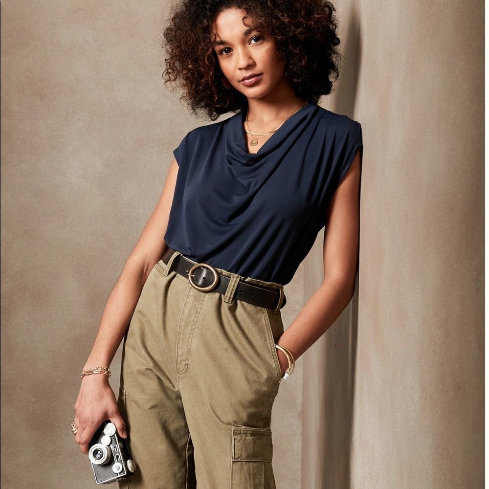 Banana republic Crepe Cowl-Neck Top XS NwT Sold out!‎